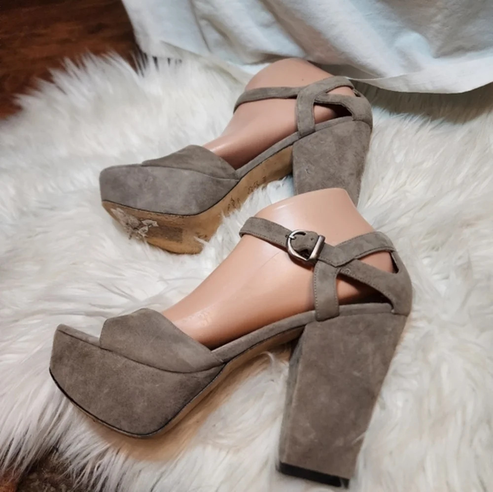 Via Spiga Dove Gray Suede heels‎ 9.5 - Picture 5 of 12